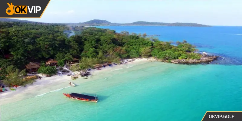 Đảo Koh Rong với bờ biển dài mang theo nét đẹp hoang sơ